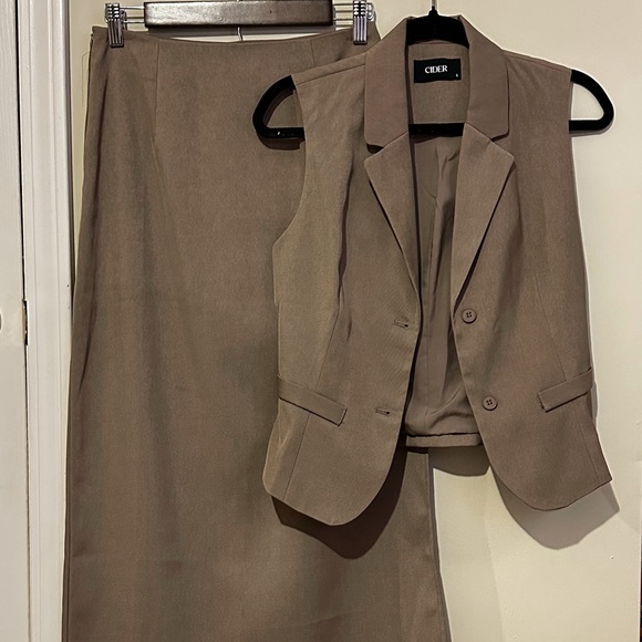 CHER Tan Skirt and Vest Set - Picture 1 of 3